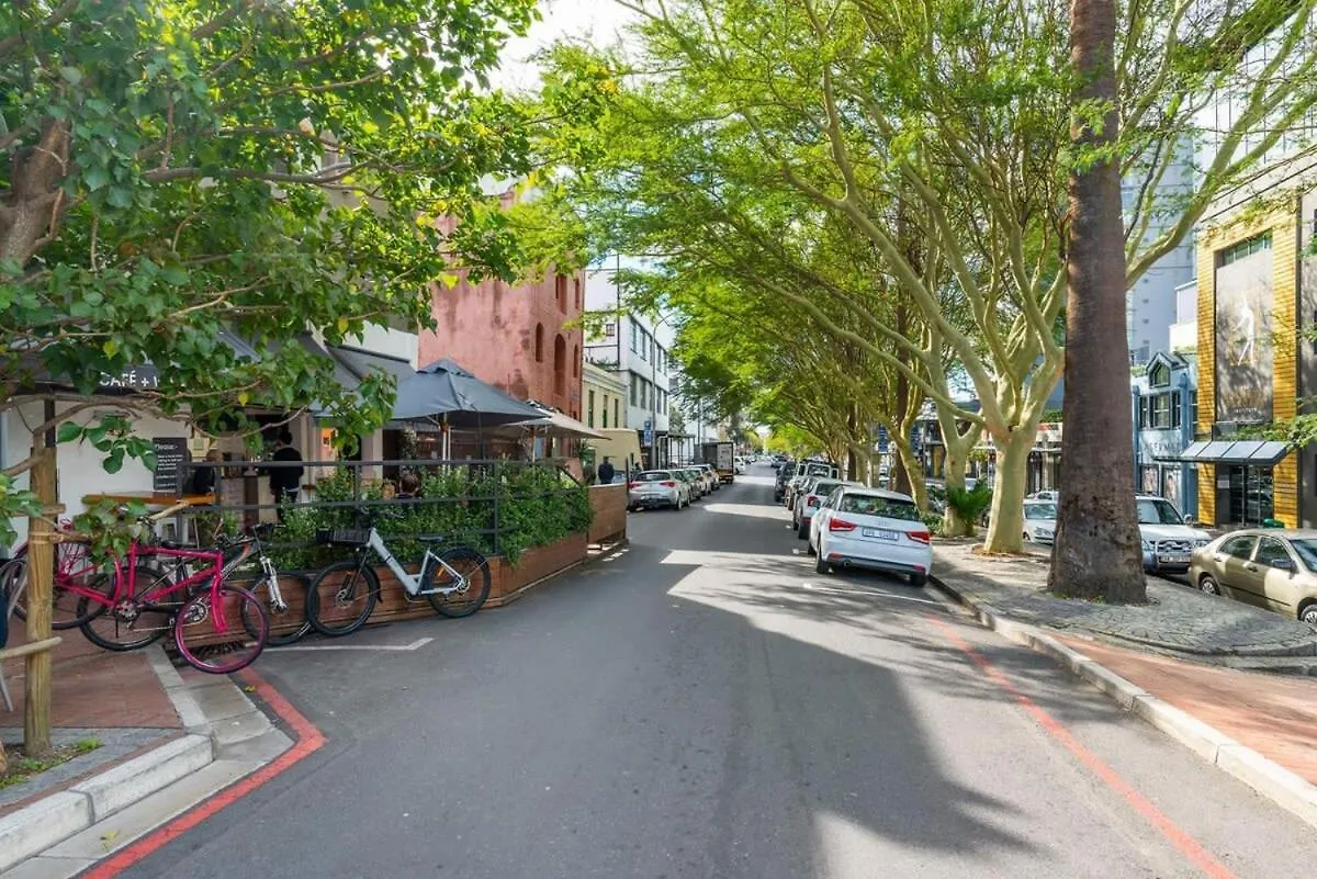 Inn Hotel Type Living, Spacious, Central, Secure,Wifi! Cape Town