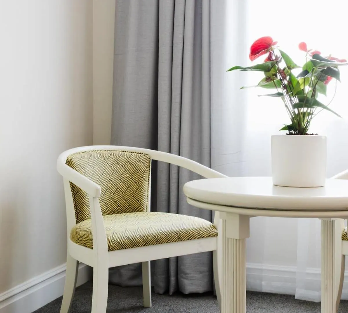 Inn Hotel Type Living, Spacious, Central, Secure,Wifi! Cape Town
